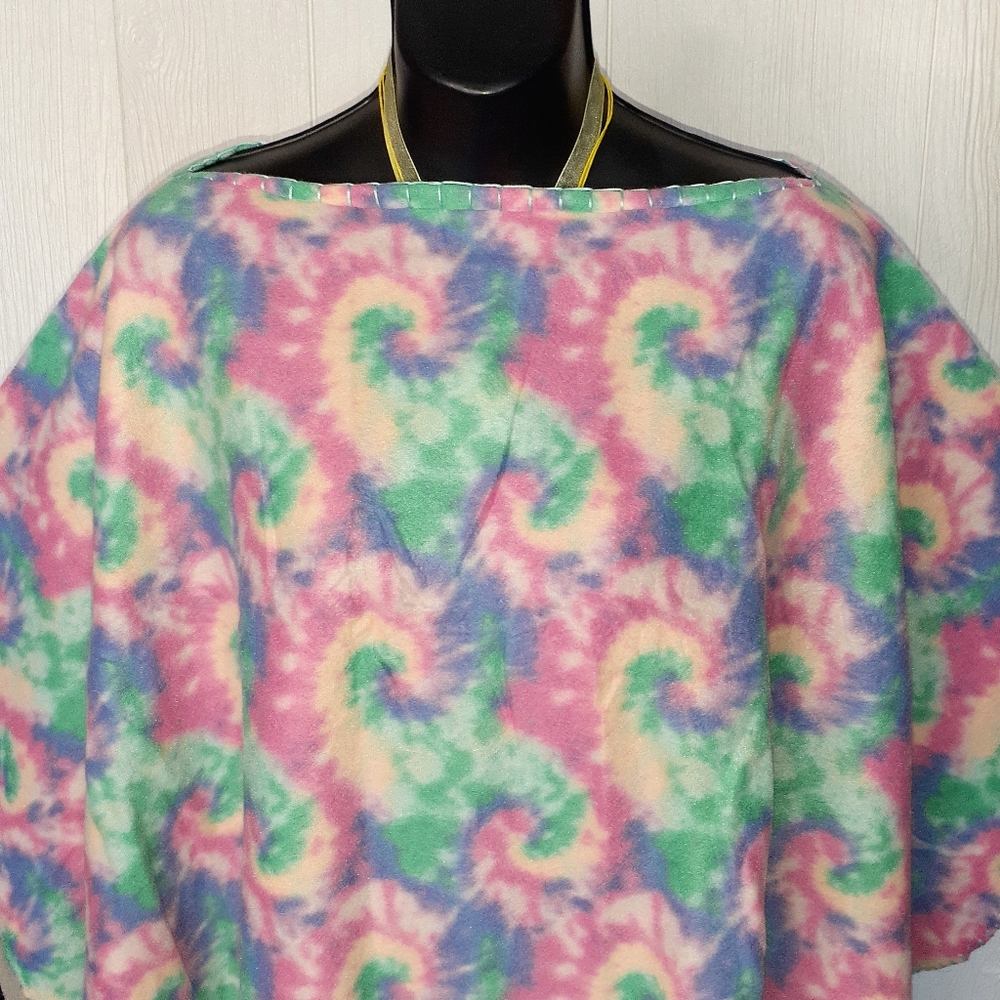 GROOVY GLAM Handcrafted Multicolored Pastel Tie Dye Classic Fleece Poncho - Picture 3 of 5